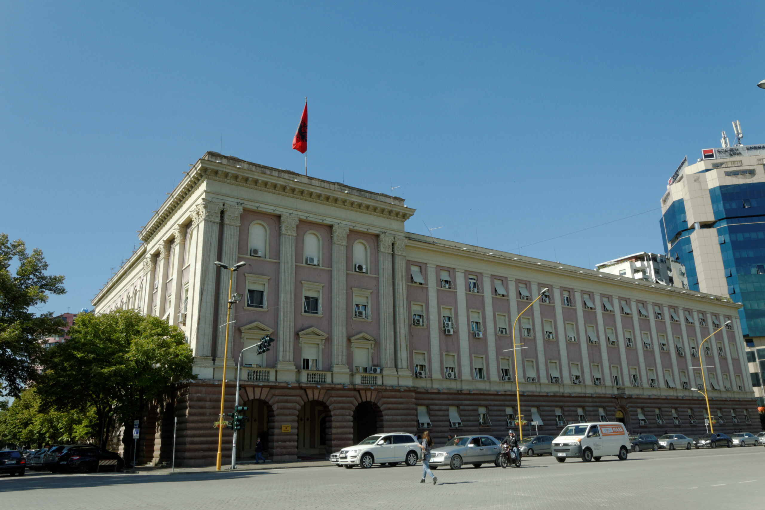 Ndërtesa_e_Kuvendit_Popullor_të_Shqipërisë,_Tiranë._Il_Palazzo_dell’Assemblea_Nazionale_dell’Albania,_Tirana._National_Assembly_Building_of_Albania,_Tirana._Foto_by_Dritan_Mardodaj.
